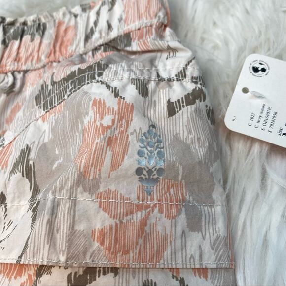 Free People Movement Women's In the Wild Printed Shorts Ivory Combo Size M NWT - Picture 7 of 13
